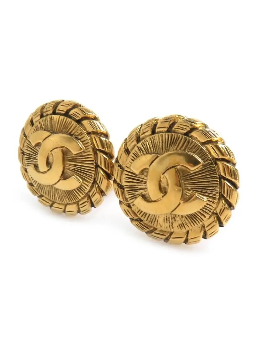 CHANEL elevate your